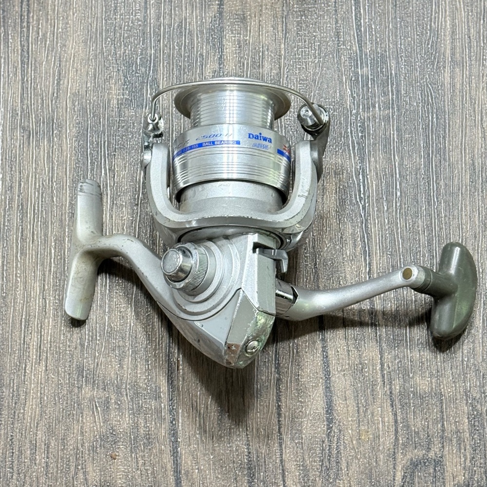 Daiwa Shock 2500-B Silver Fishing Reel